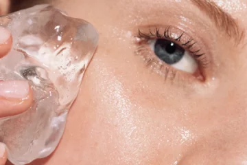 Depuff and tighten the skin with the help of Cryo Facial Wand Therapy